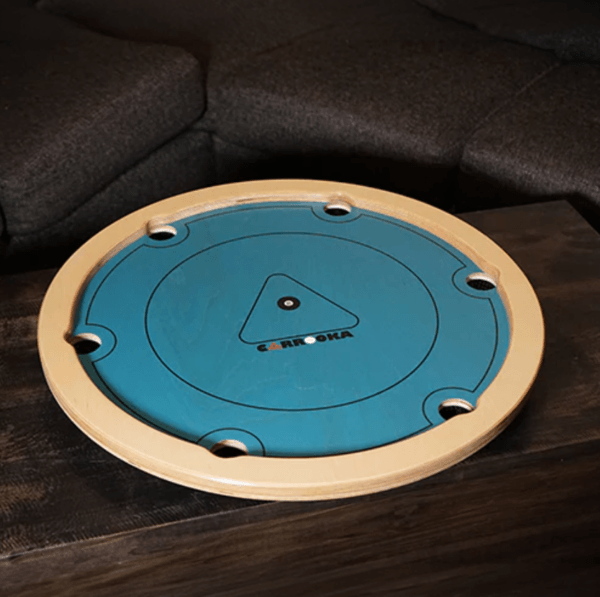 Jogo PoolSpin 8 colocado sobre uma mesa